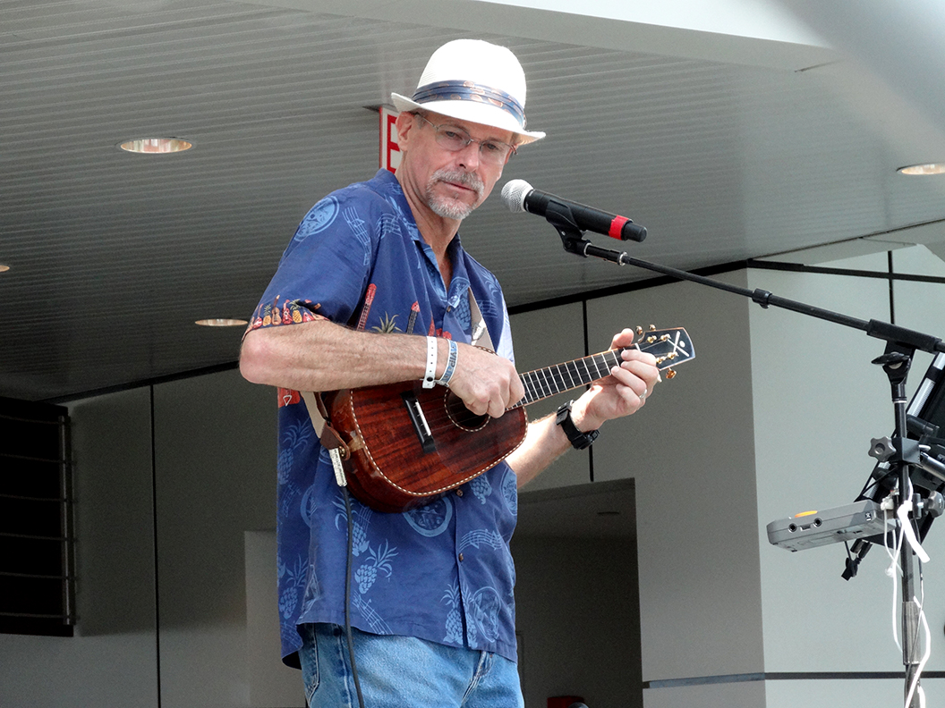 famous-ukulele-players-page-2